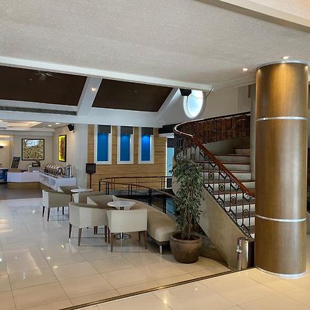 Circle Inn Hotel And Suites Bacolod Eksteriør billede
