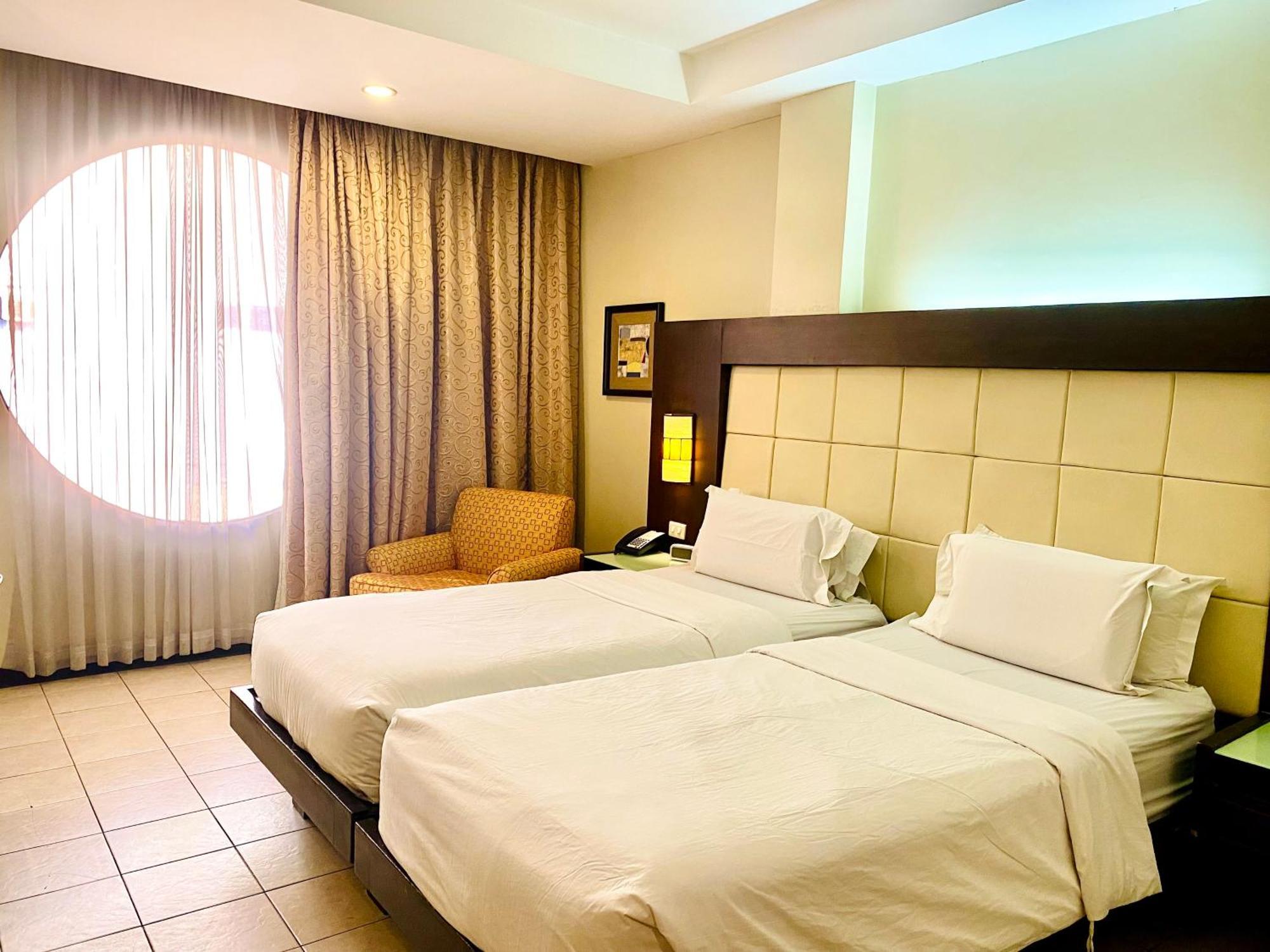 Circle Inn Hotel And Suites Bacolod Eksteriør billede