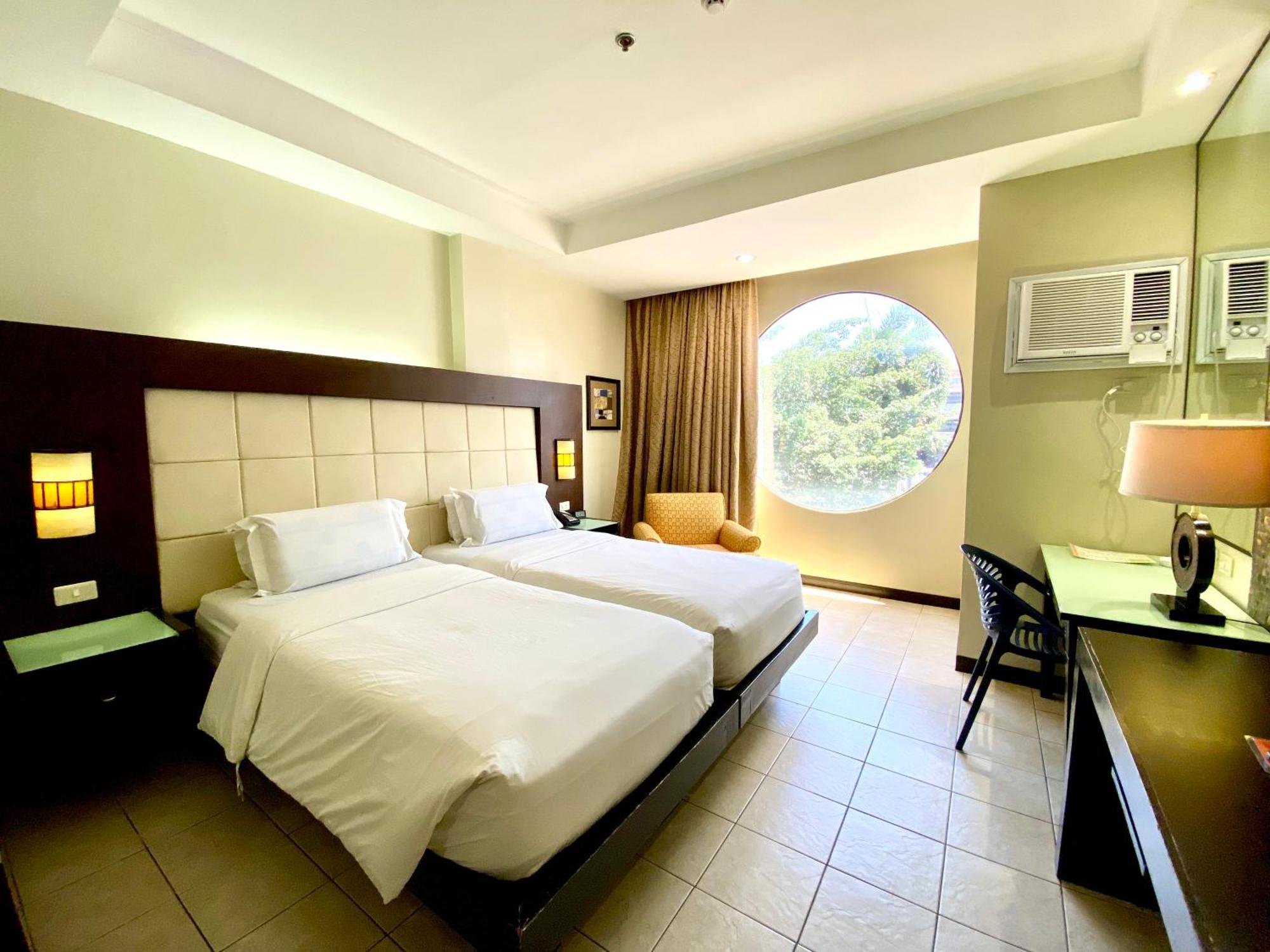 Circle Inn Hotel And Suites Bacolod Eksteriør billede