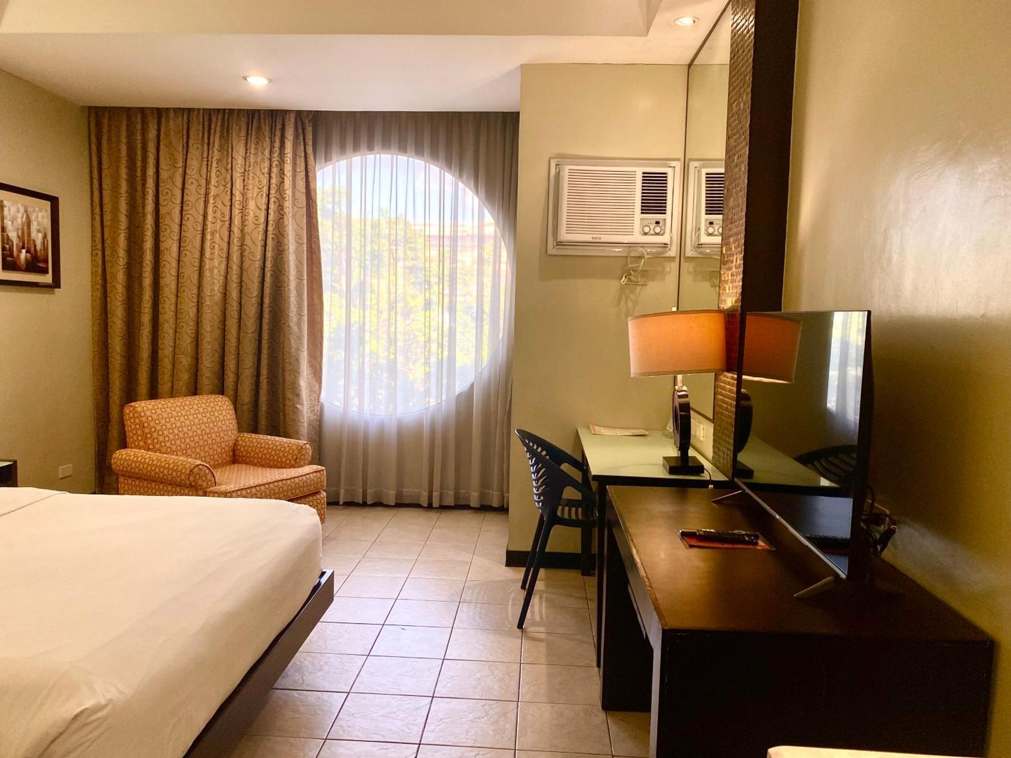 Circle Inn Hotel And Suites Bacolod Eksteriør billede