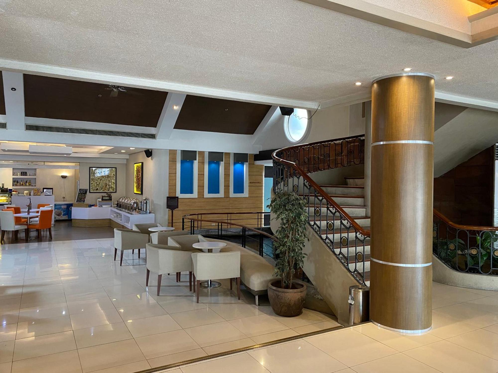 Circle Inn Hotel And Suites Bacolod Eksteriør billede