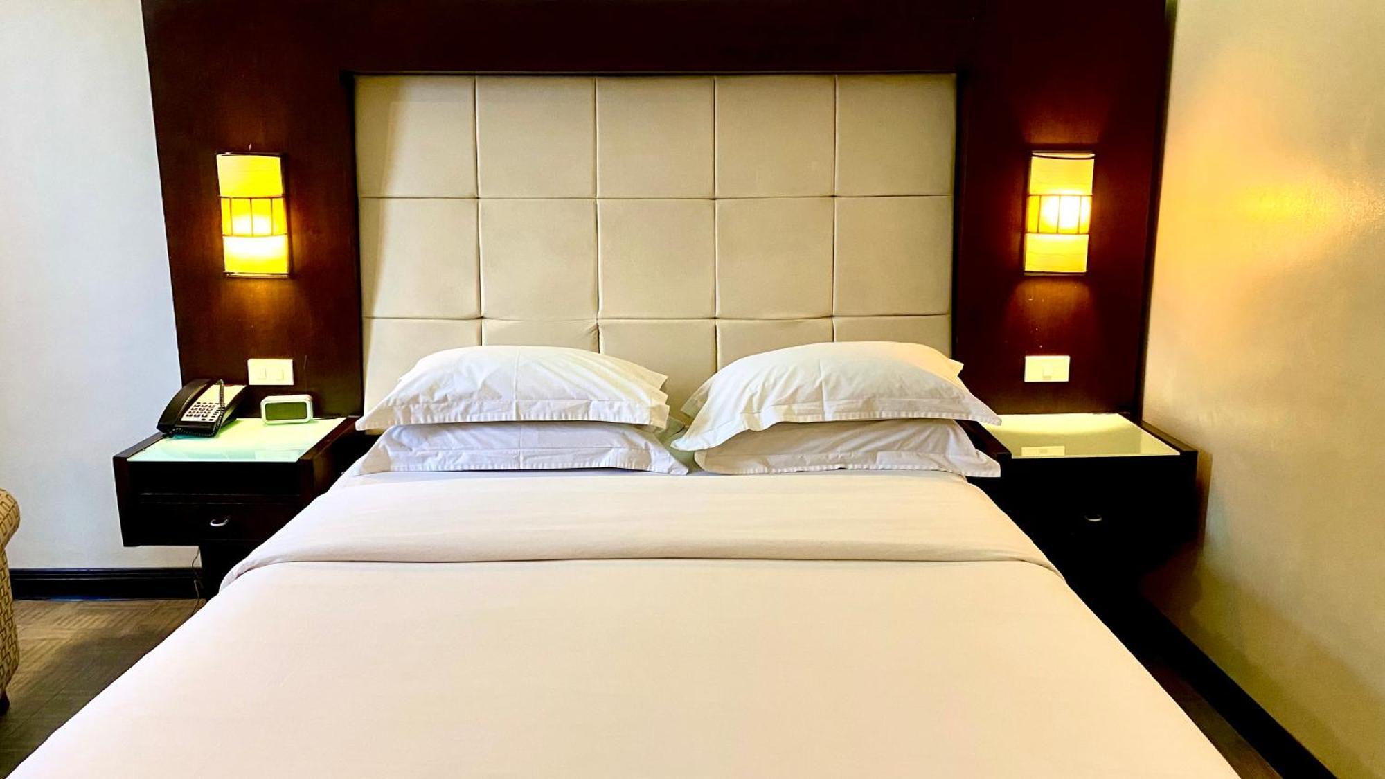 Circle Inn Hotel And Suites Bacolod Eksteriør billede