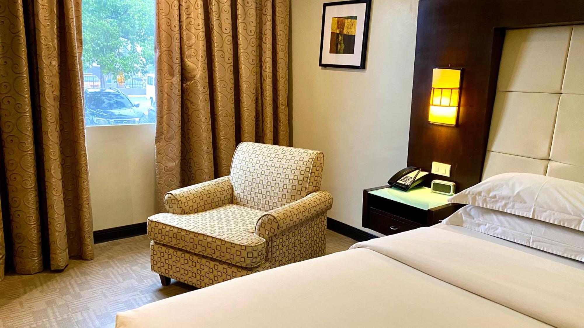 Circle Inn Hotel And Suites Bacolod Eksteriør billede