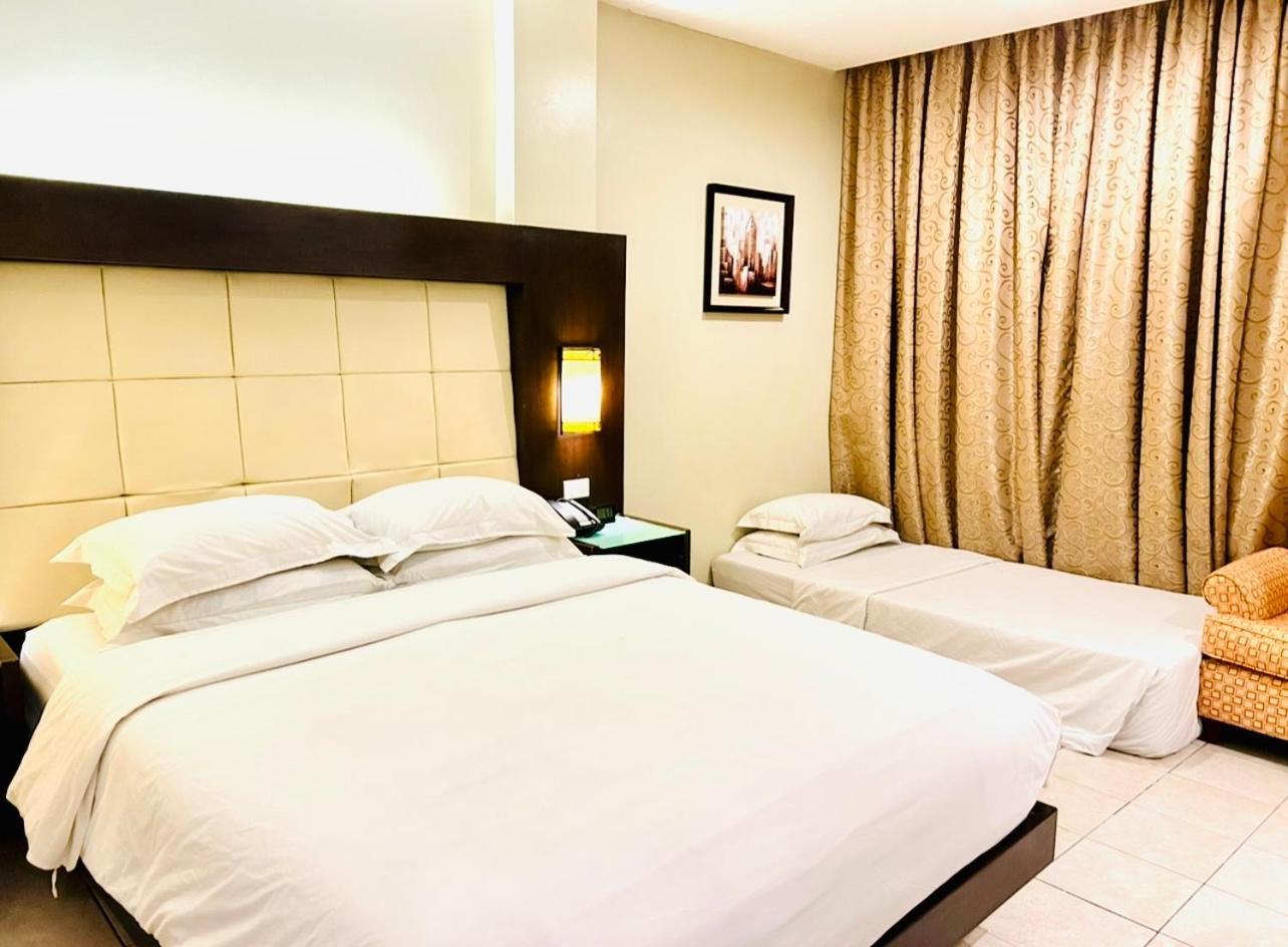 Circle Inn Hotel And Suites Bacolod Eksteriør billede